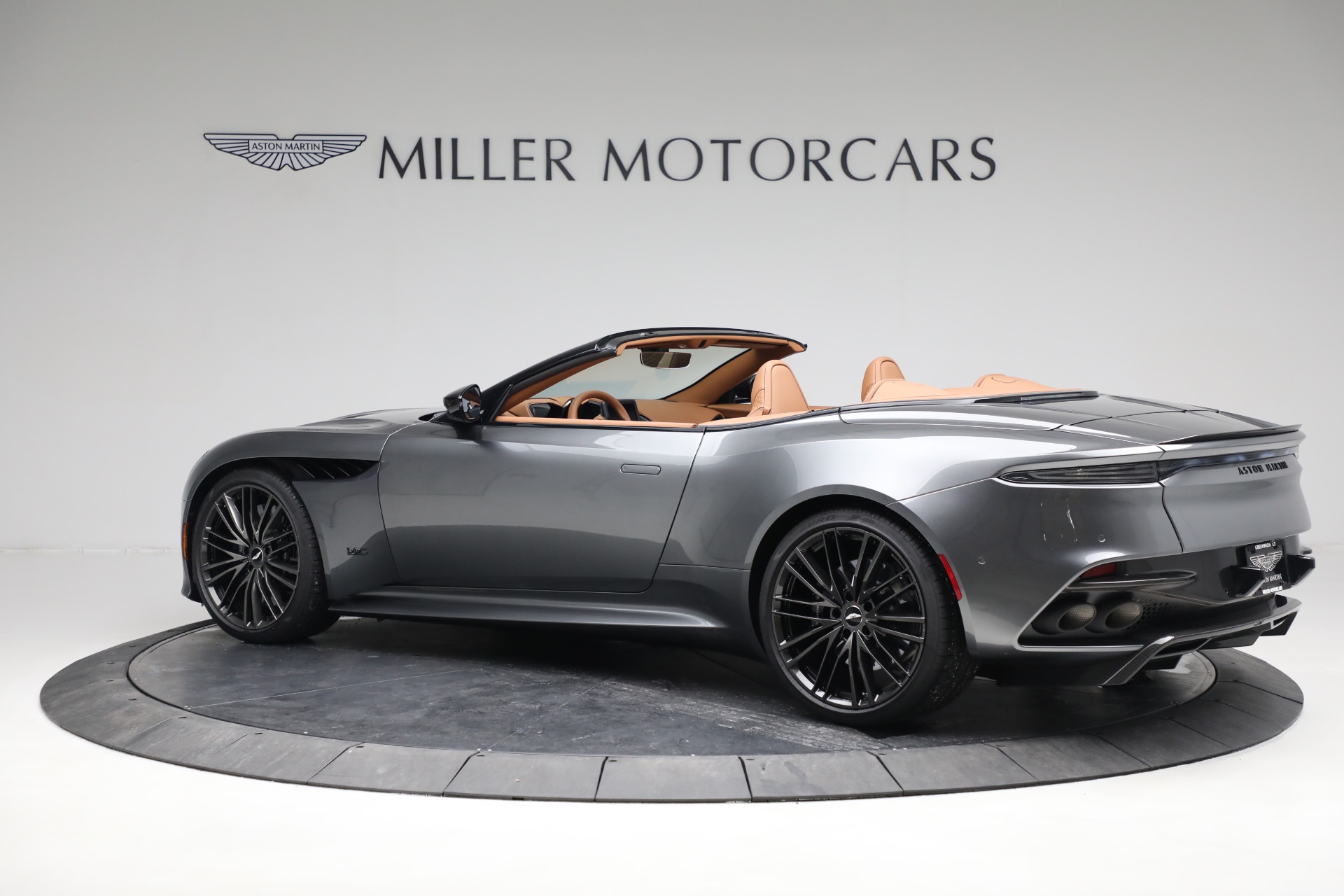 aston martin cabriolet 2023